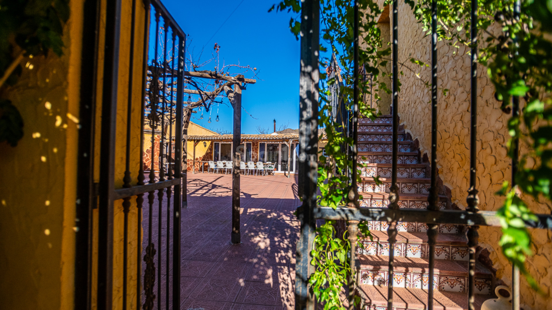 Resale - Commercial Property -
Hondón de las Nieves