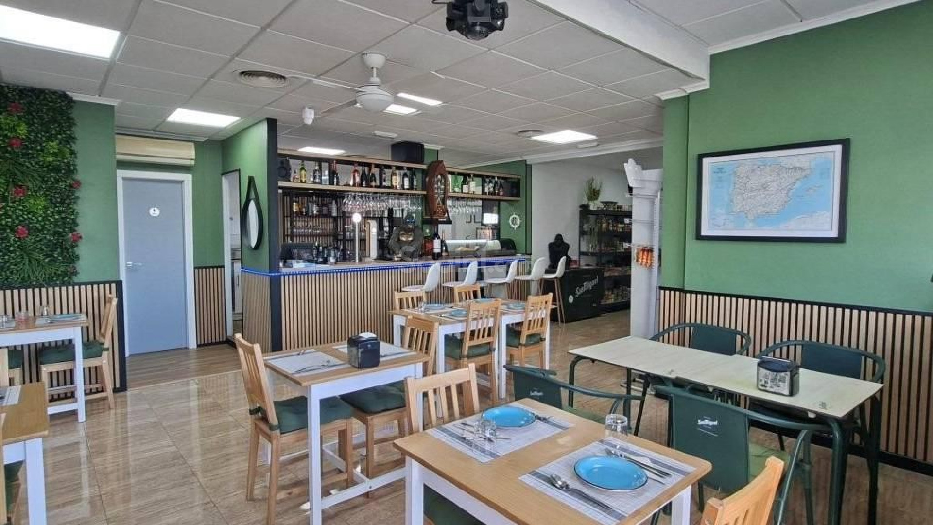 Resale - Commercial Property -
TORREVIEJA - Puerto