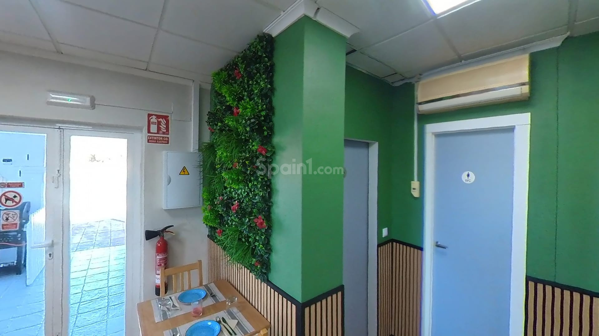 Resale - Commercial Property -
TORREVIEJA - Puerto