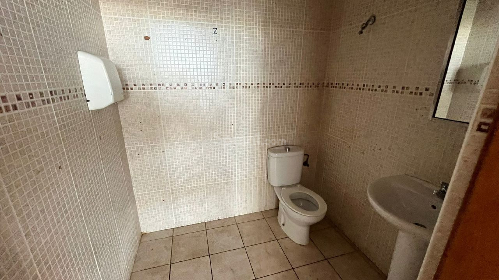 Resale - Commercial -
Quesada