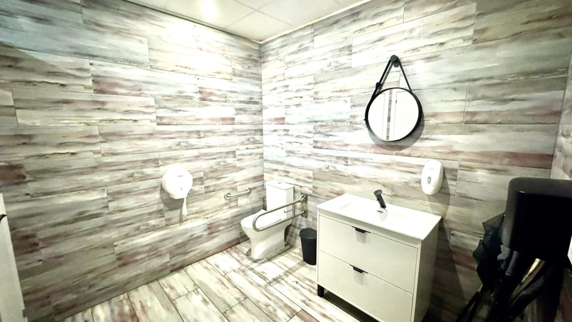 Resale - Commercial -
San Miguel de Salinas