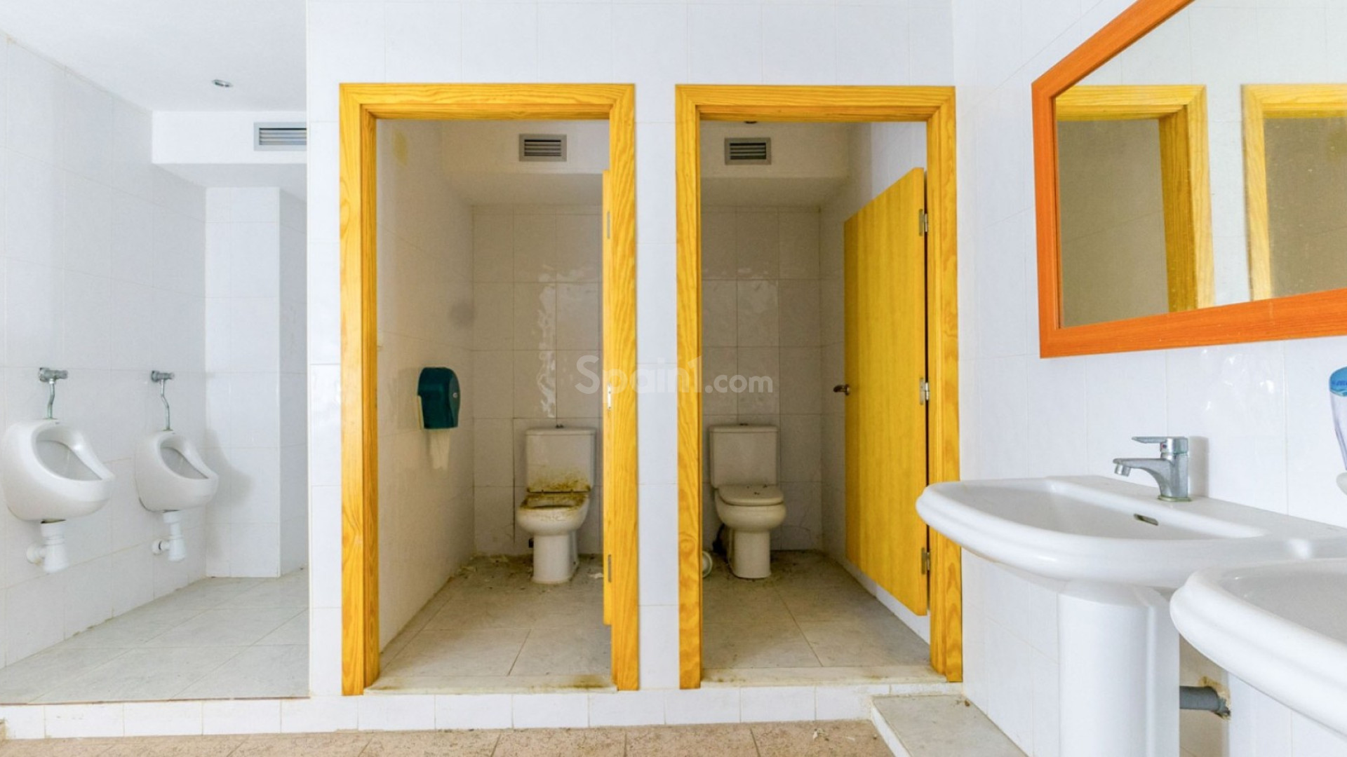 Resale - Commercial -
Torrevieja