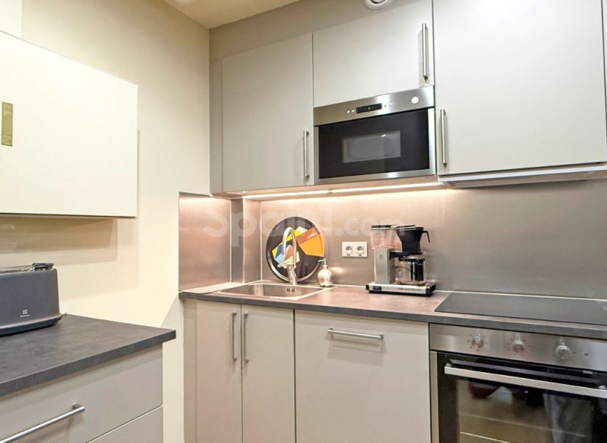 Resale - Commercial -
Torrevieja