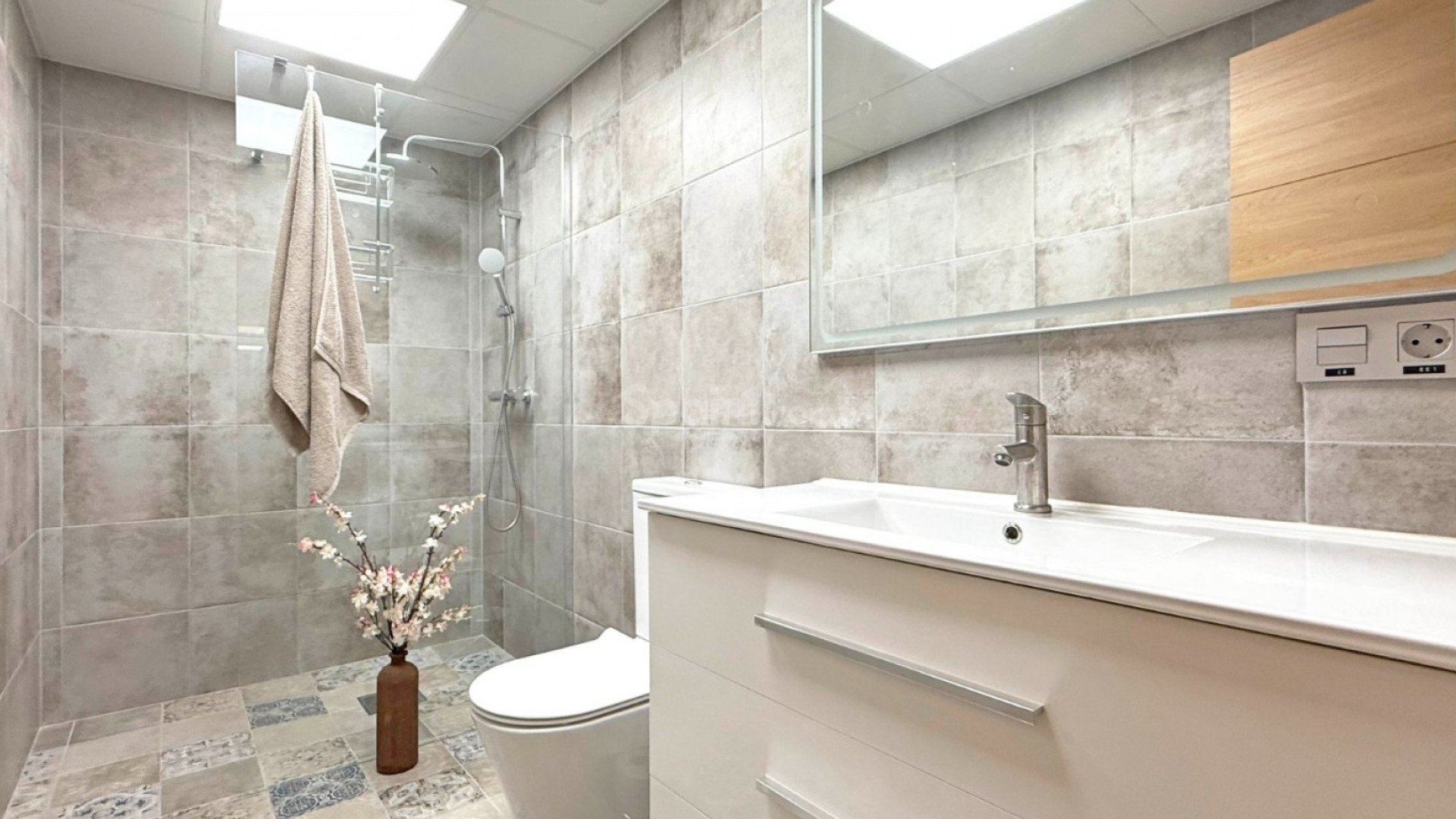 Resale - Commercial -
Torrevieja