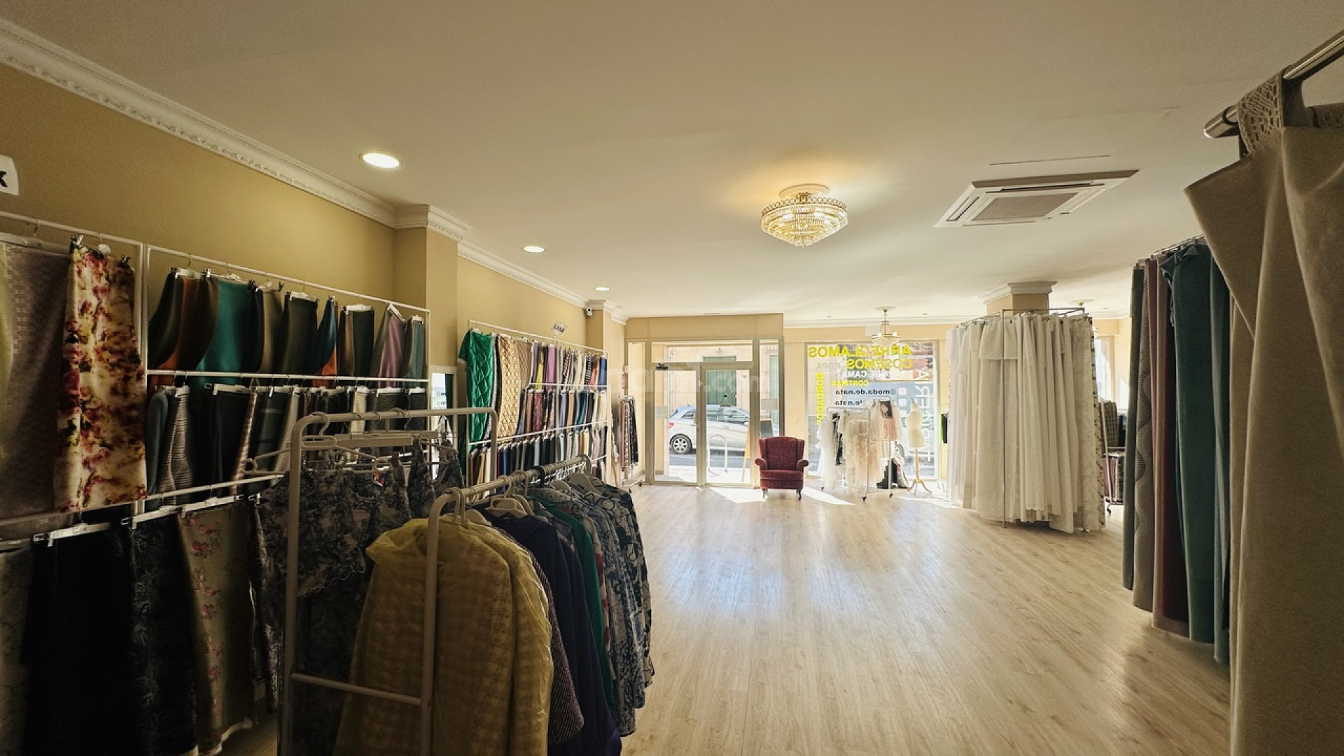 Resale - Commercial -
Torrevieja