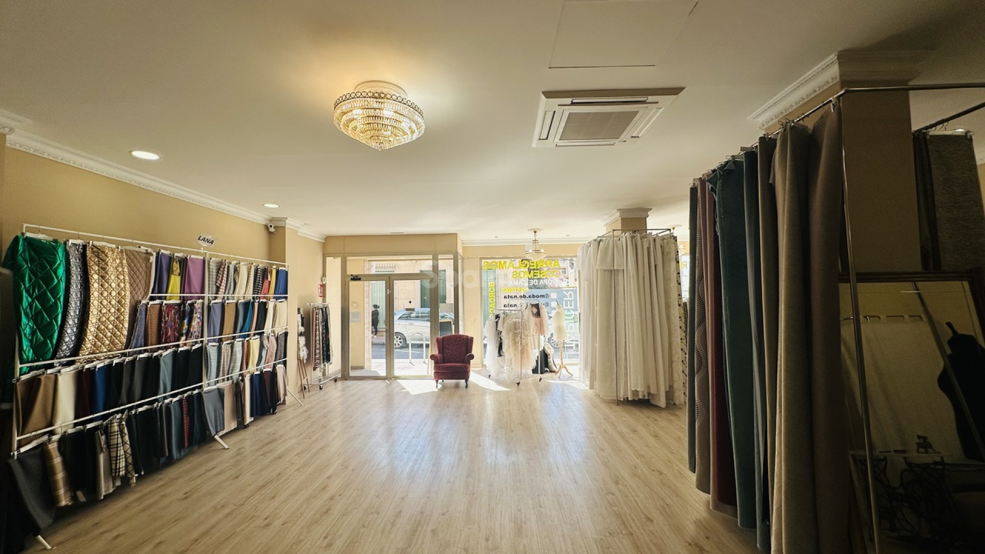 Resale - Commercial -
Torrevieja