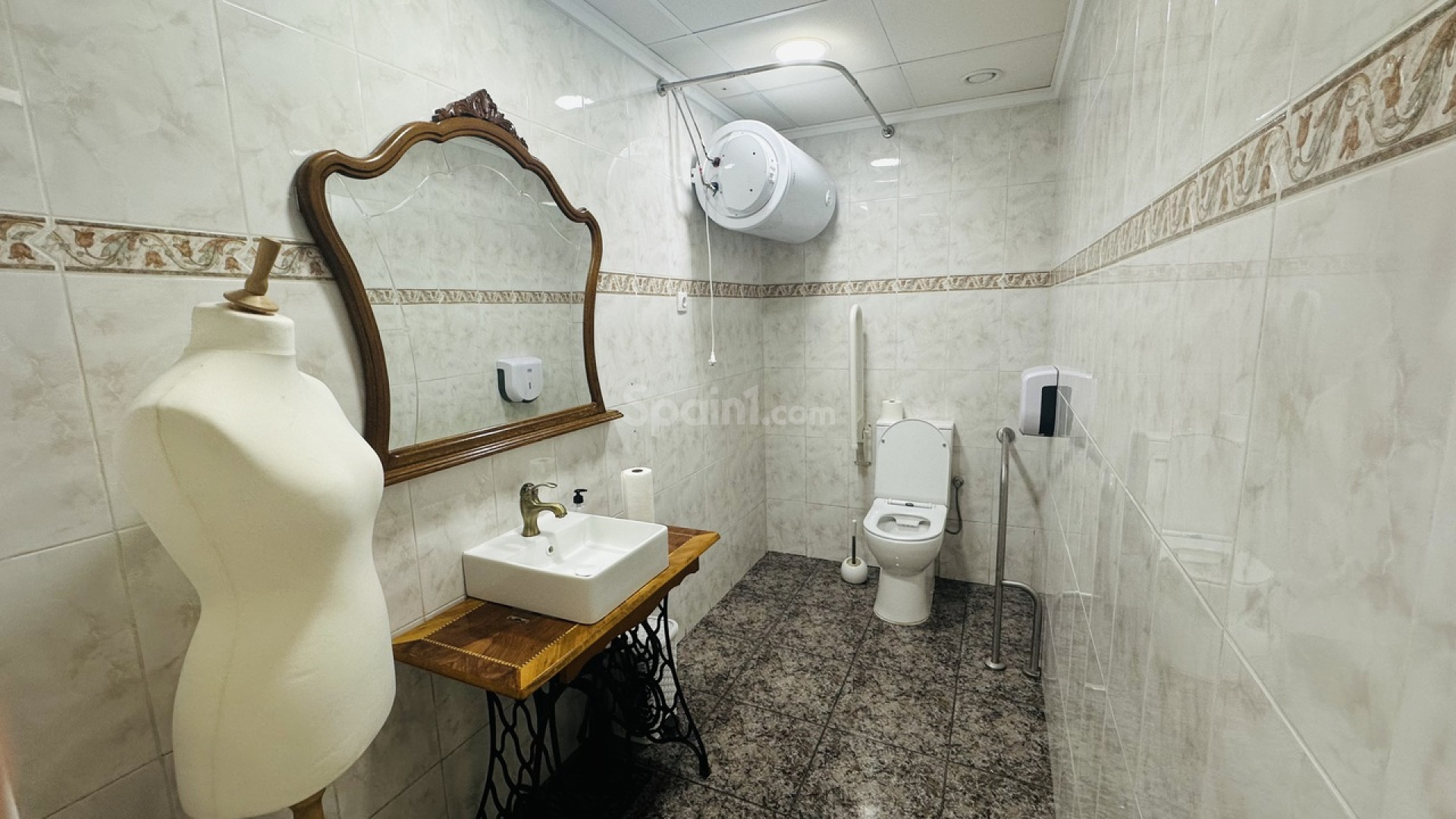 Resale - Commercial -
Torrevieja