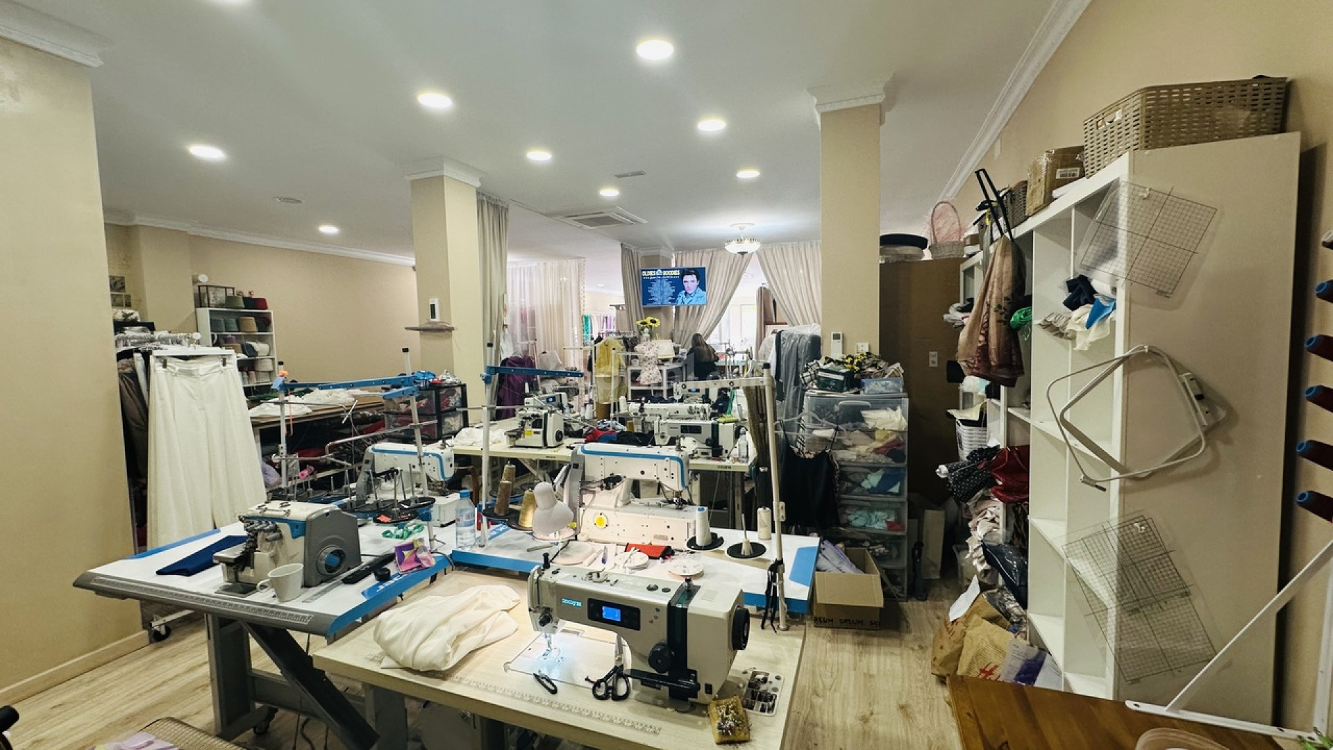 Resale - Commercial -
Torrevieja