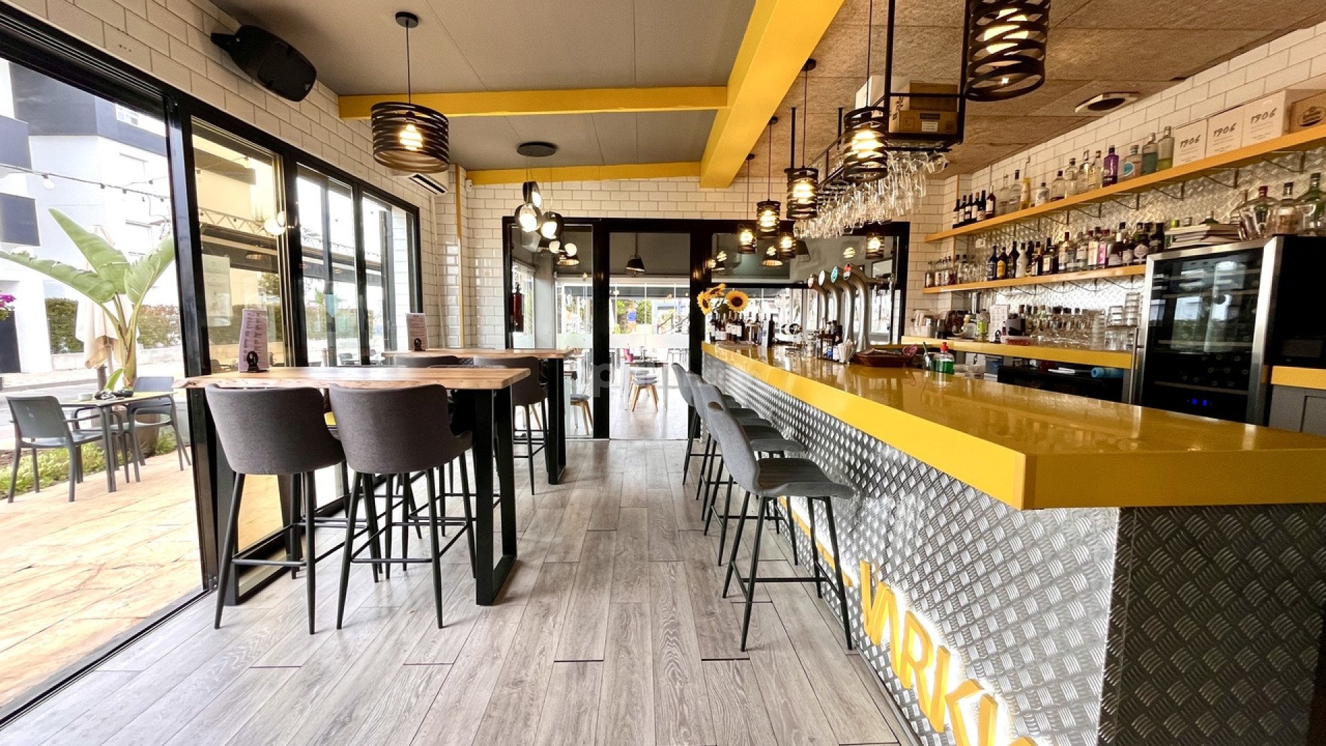 Resale - Commercial -
Villamartín - Villamartin