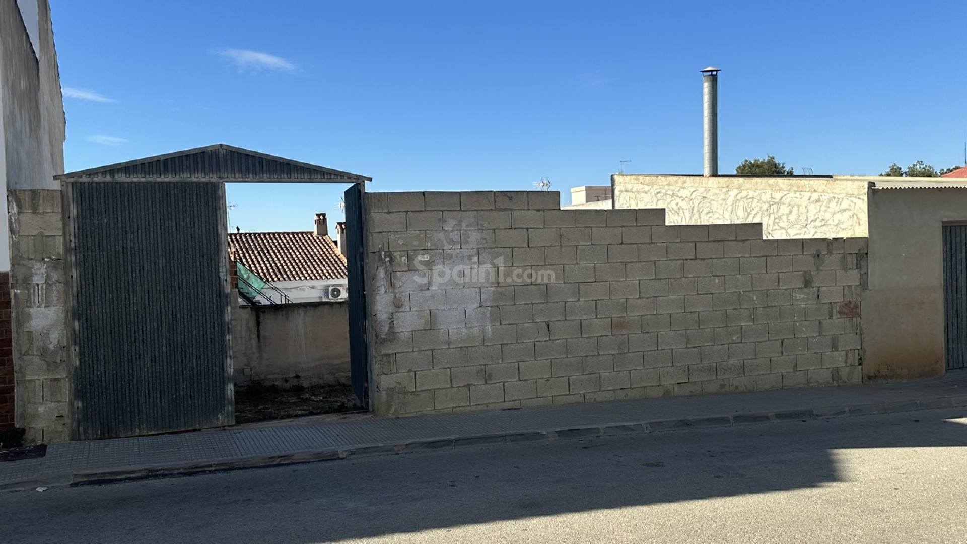 Resale - Handlung -
Benijofar