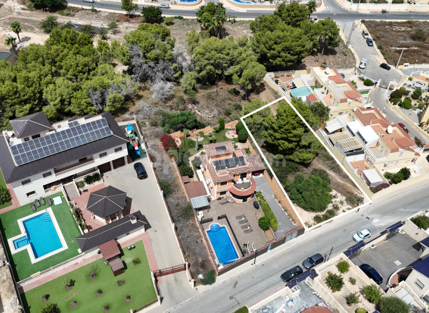 Resale - Handlung -
Villamartín - Villamartin