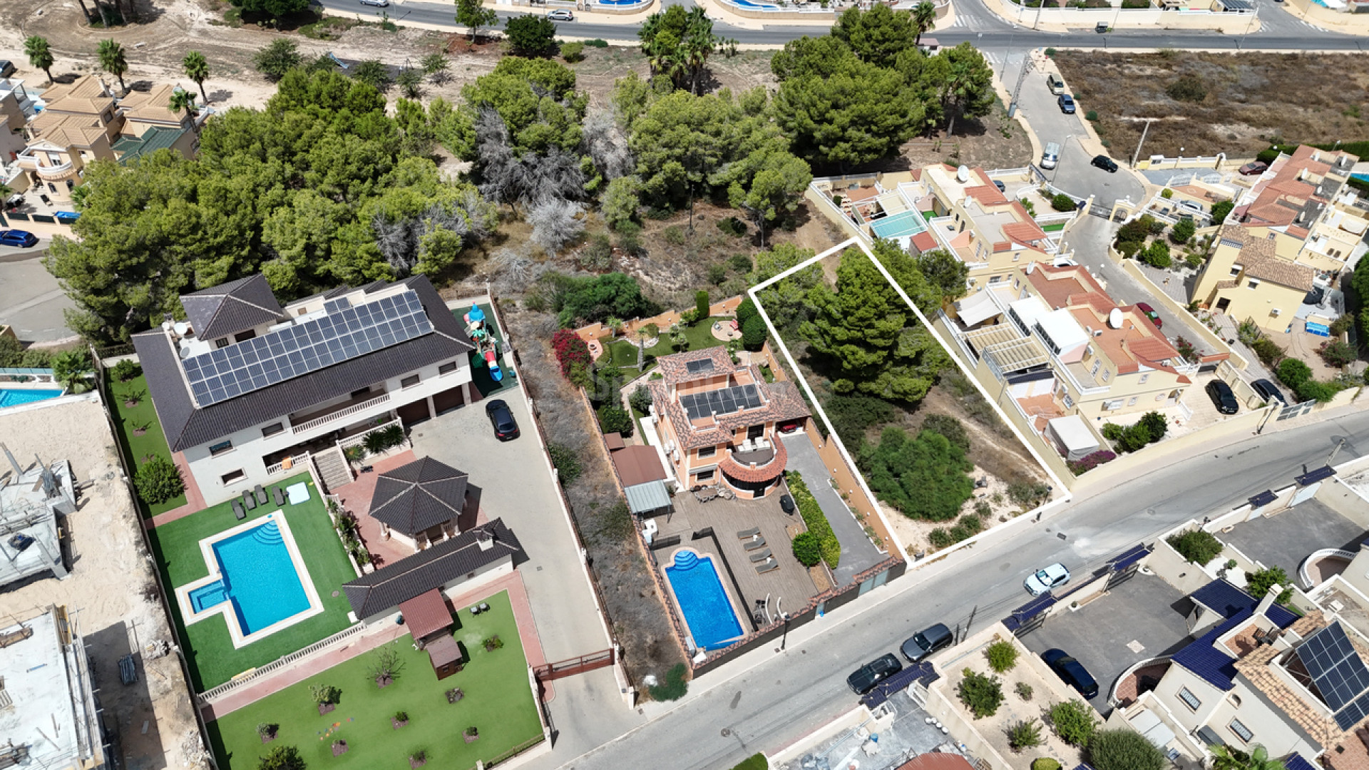 Resale - Handlung -
Villamartín - Villamartin