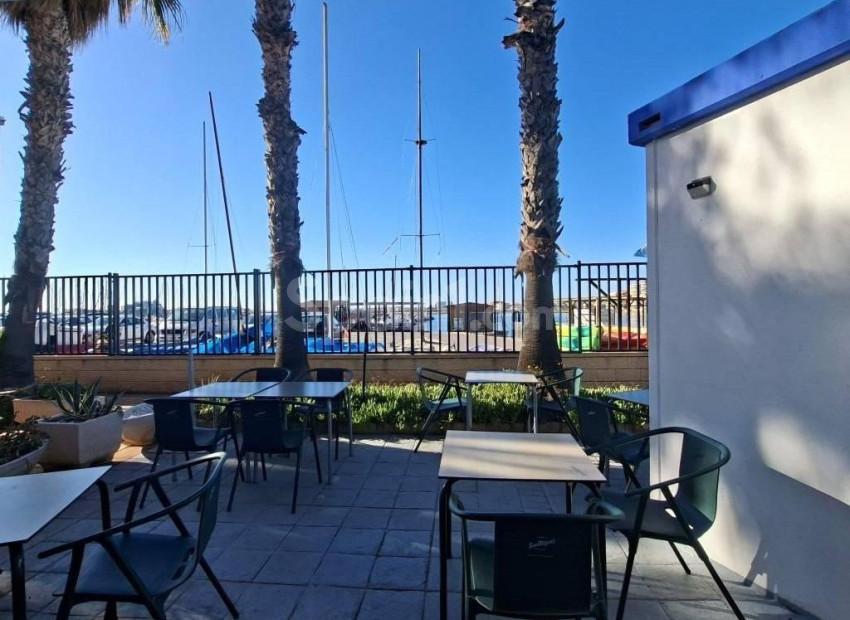 Resale - Kommersiell egendom -
TORREVIEJA - Puerto