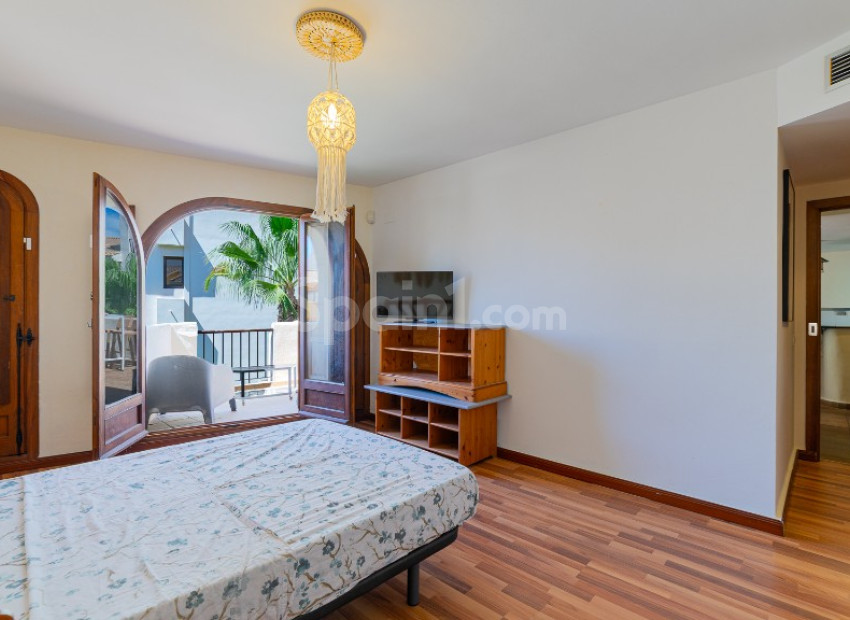 Resale - Lägenhet -
Punta Prima