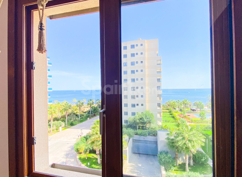 Resale - Lägenhet -
Punta Prima