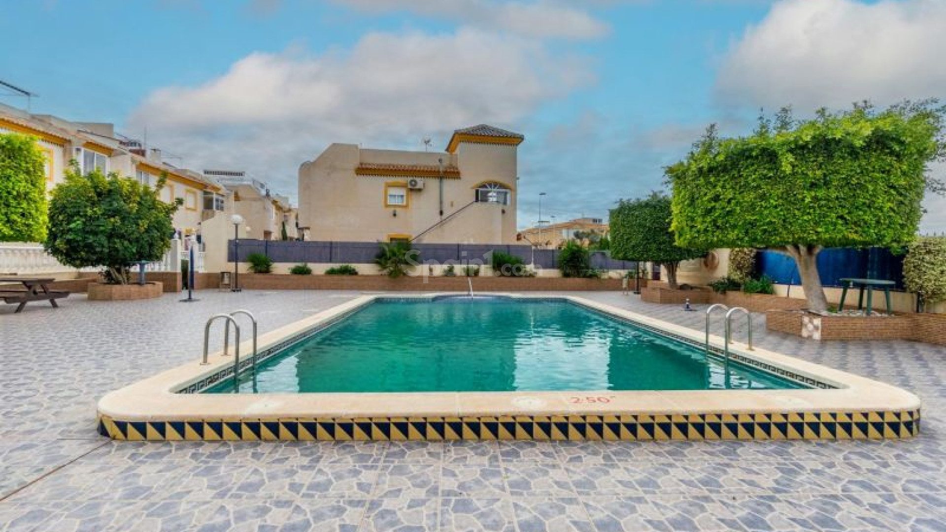 Resale - Lägenhet -
Torrevieja - Pueblo Centro