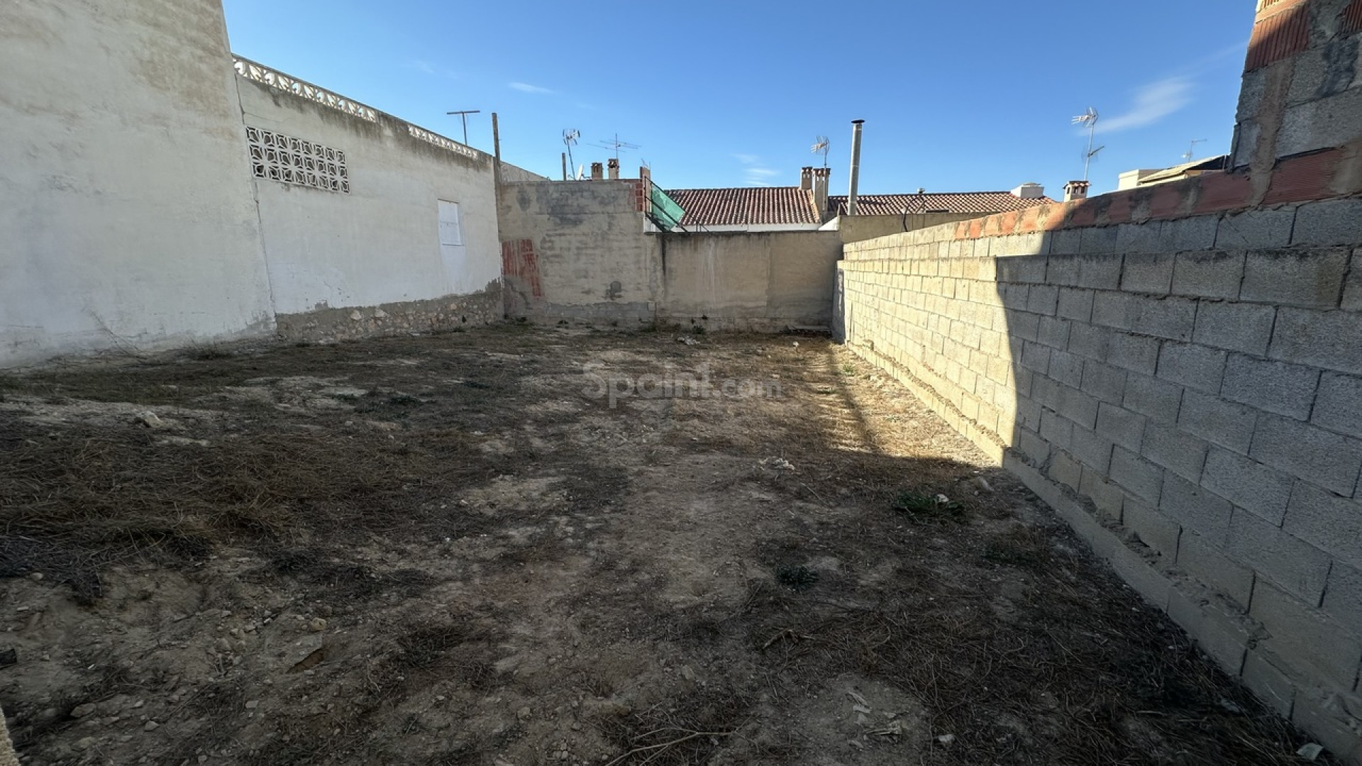 Resale - Plot -
Benijofar