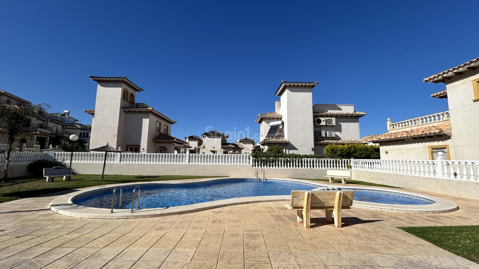 Resale - Radhus -
Cabo Roig