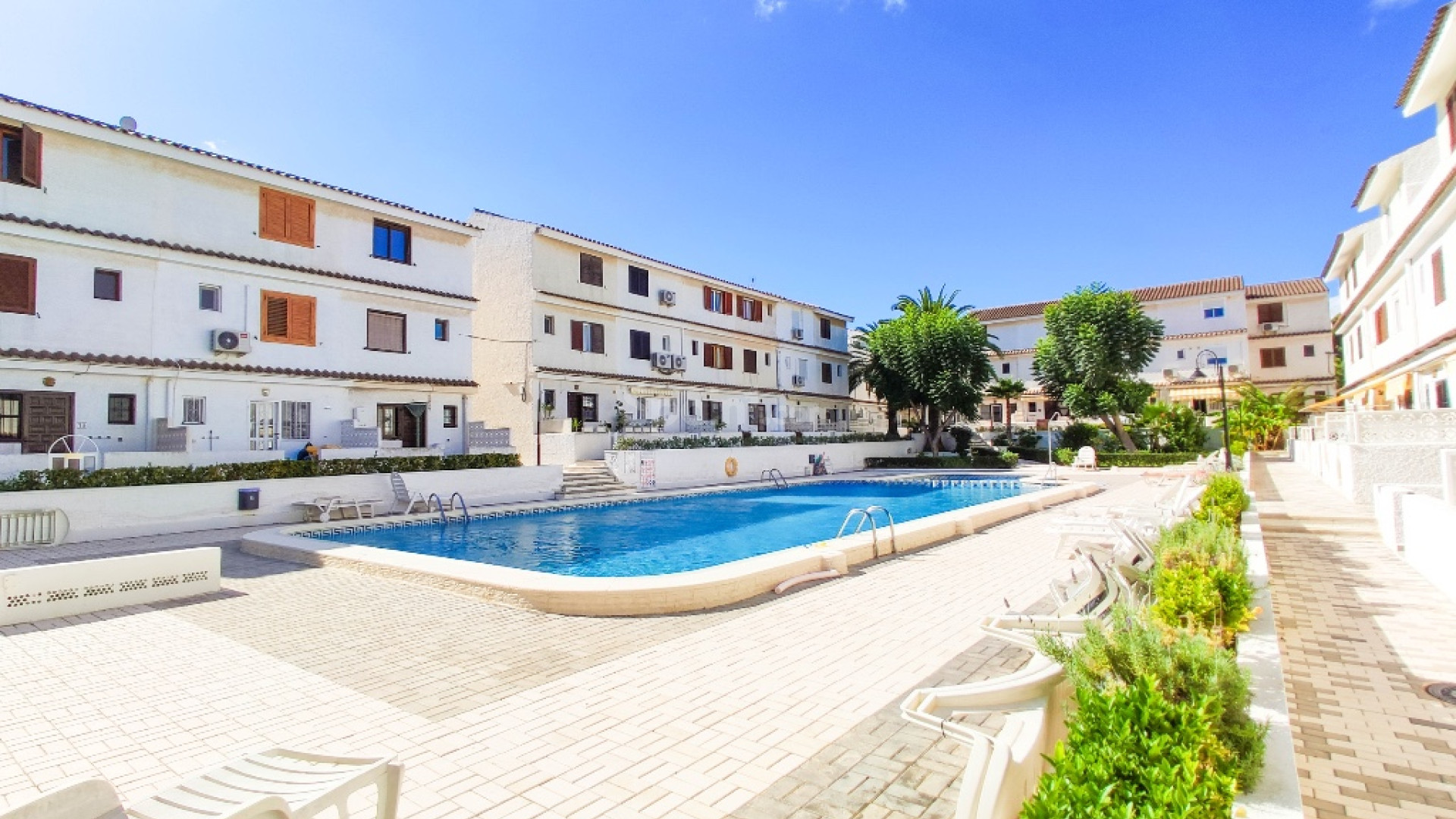 Resale - Radhus -
Los Altos