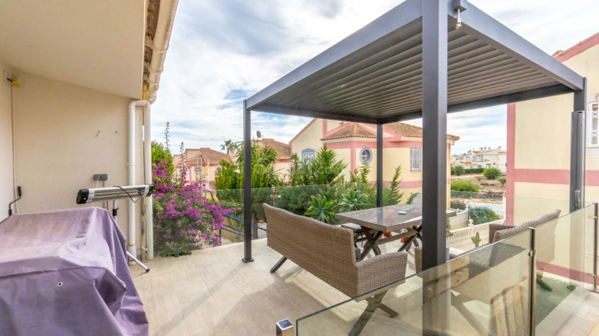 Resale - Radhus -
Los Balcones