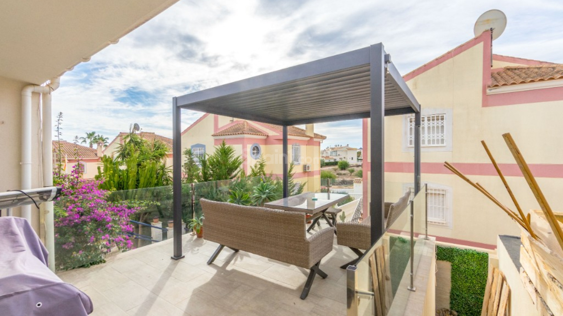 Resale - Radhus -
Los Balcones