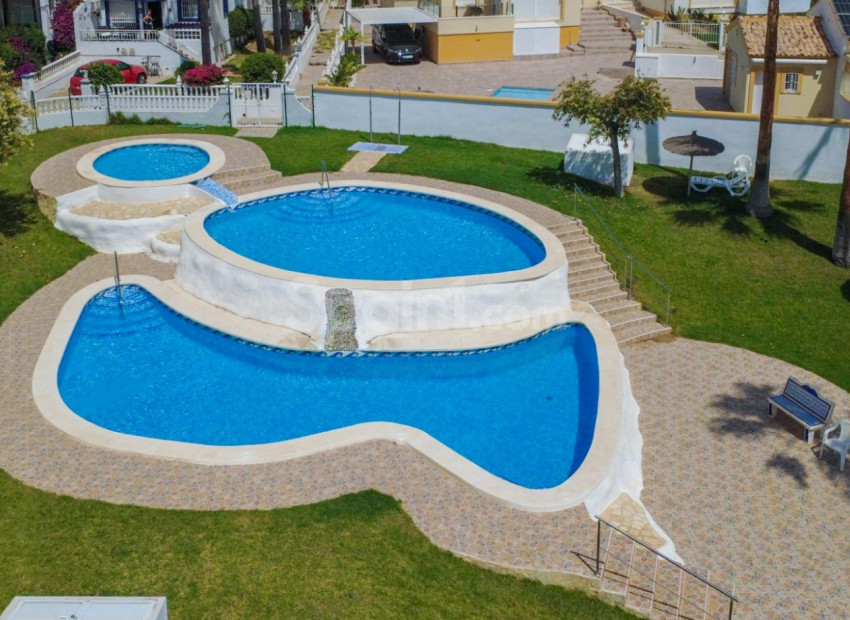 Resale - Radhus -
Orihuela Costa - La Rioja