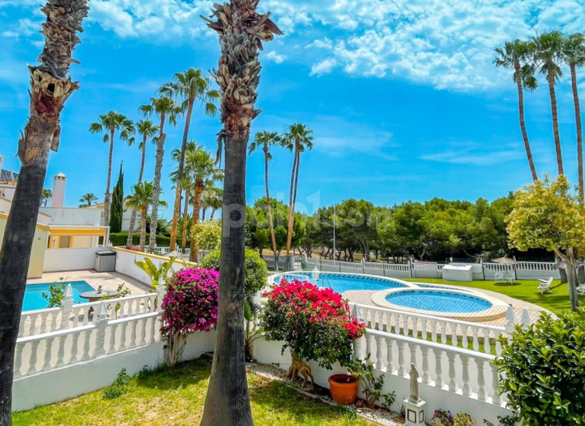 Resale - Radhus -
Orihuela Costa - La Rioja