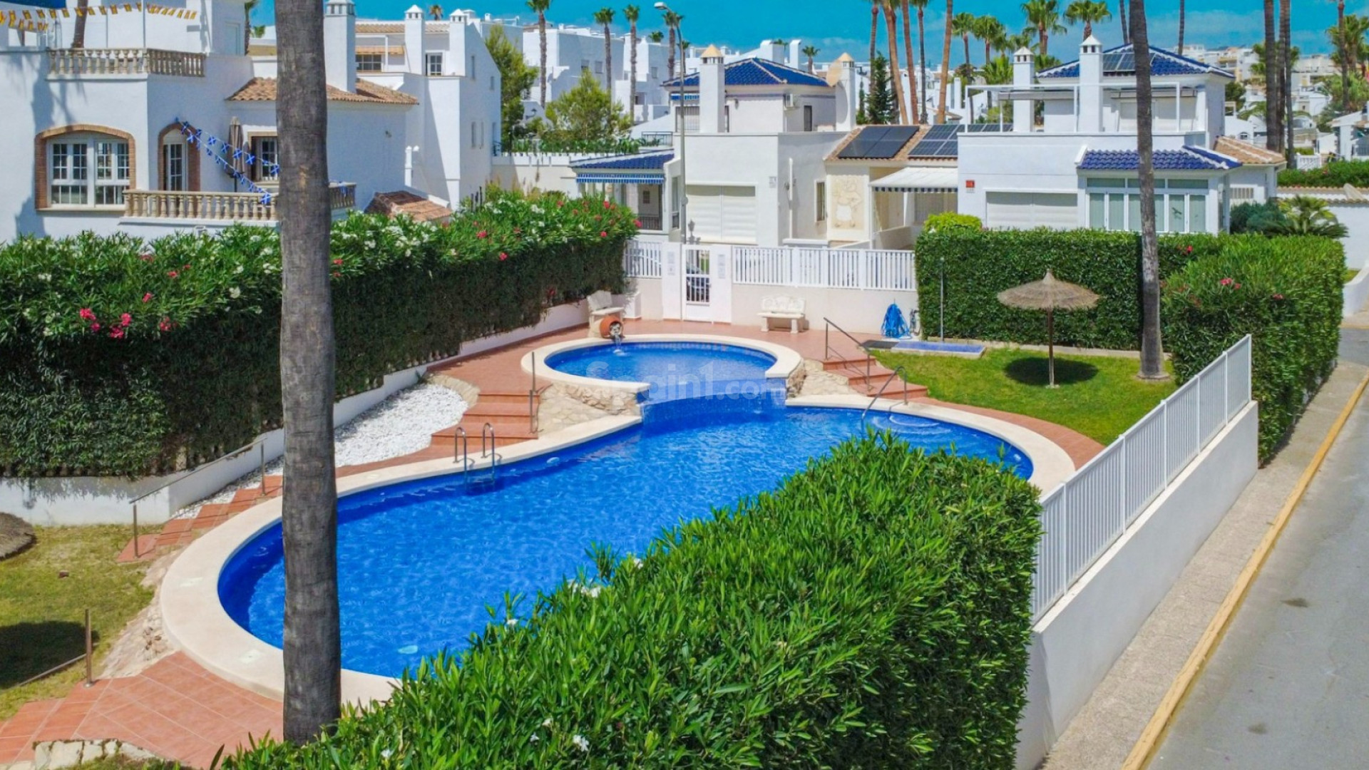 Resale - Radhus -
Orihuela Costa - La Rioja