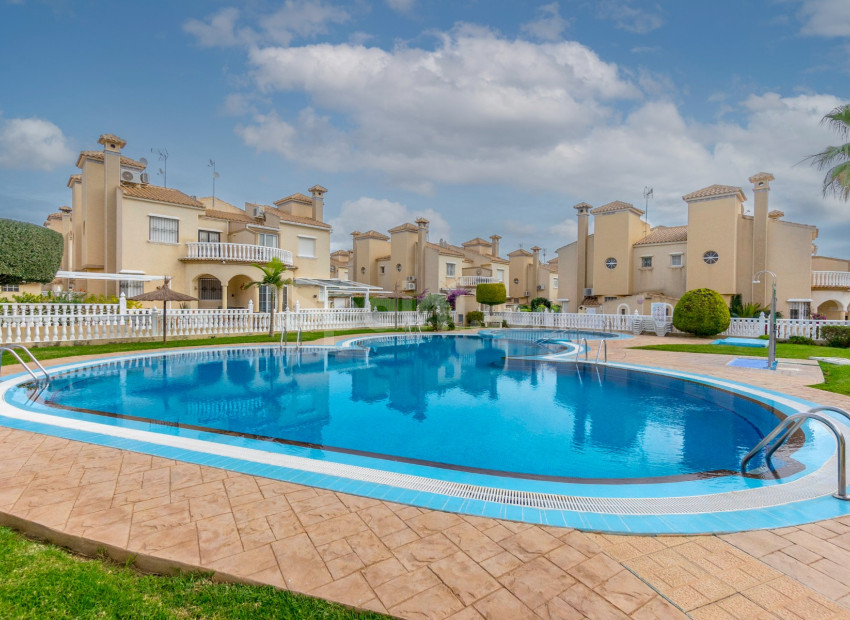 Resale - Radhus -
Orihuela Costa - Playa Flamenca