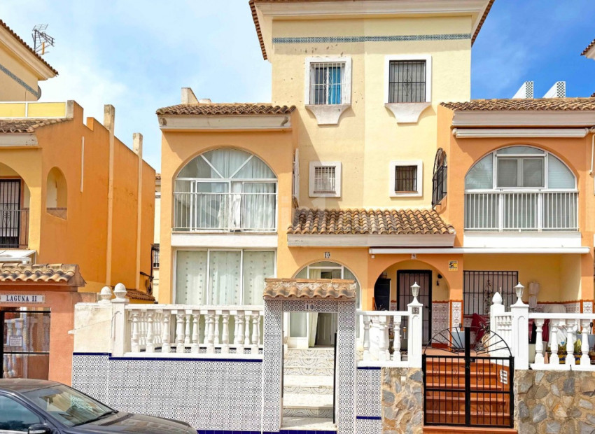 Resale - Radhus -
Orihuela Costa - Playa Flamenca