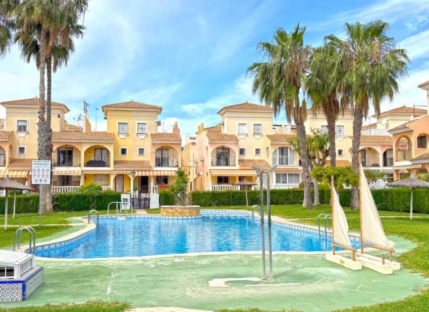 Resale - Radhus -
Orihuela Costa - Playa Flamenca