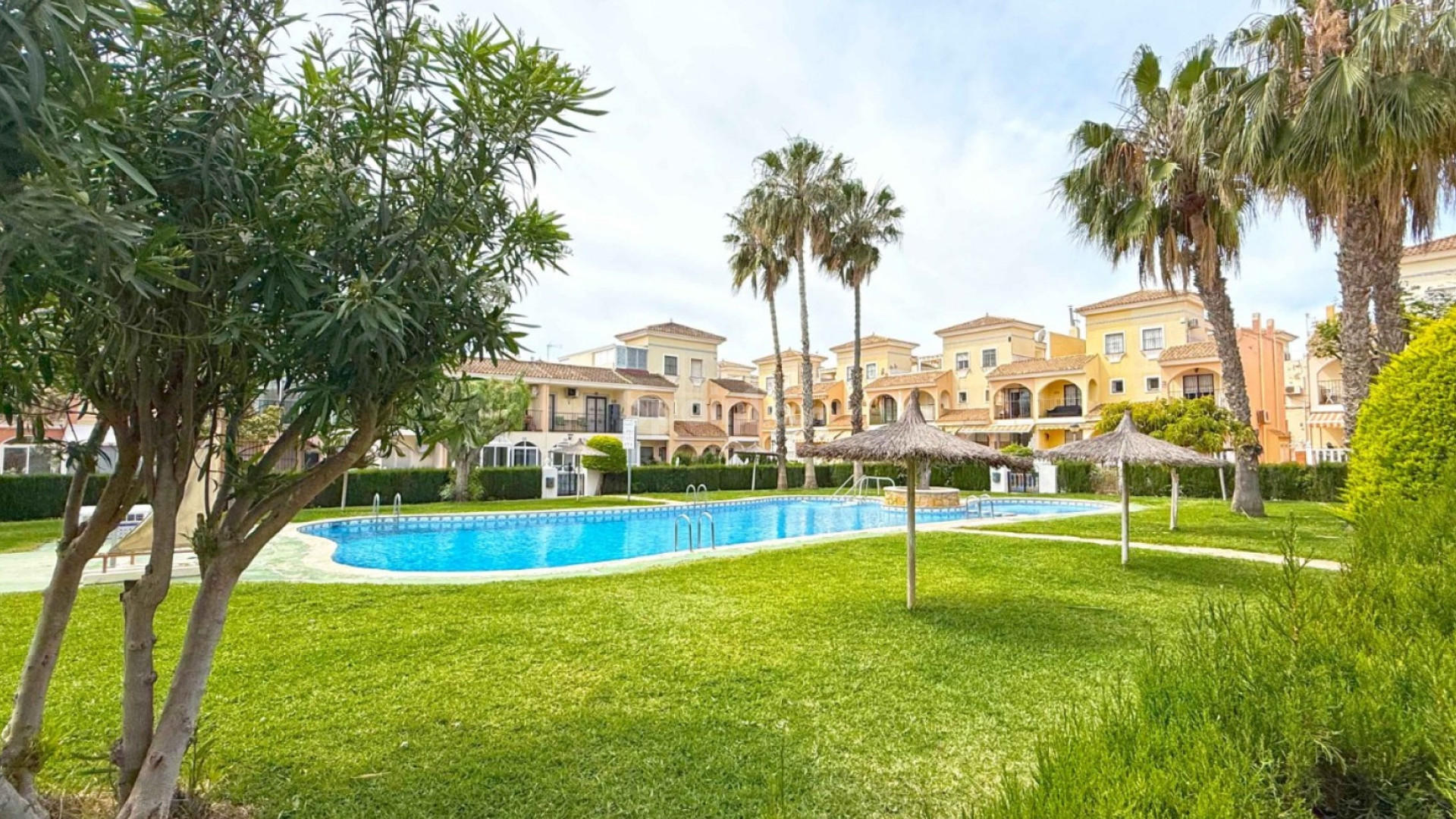Resale - Radhus -
Orihuela Costa - Playa Flamenca