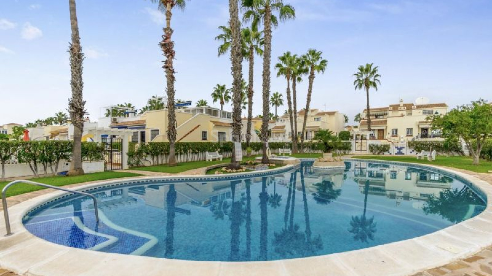 Resale - Radhus -
Orihuela Costa - Playa Flamenca