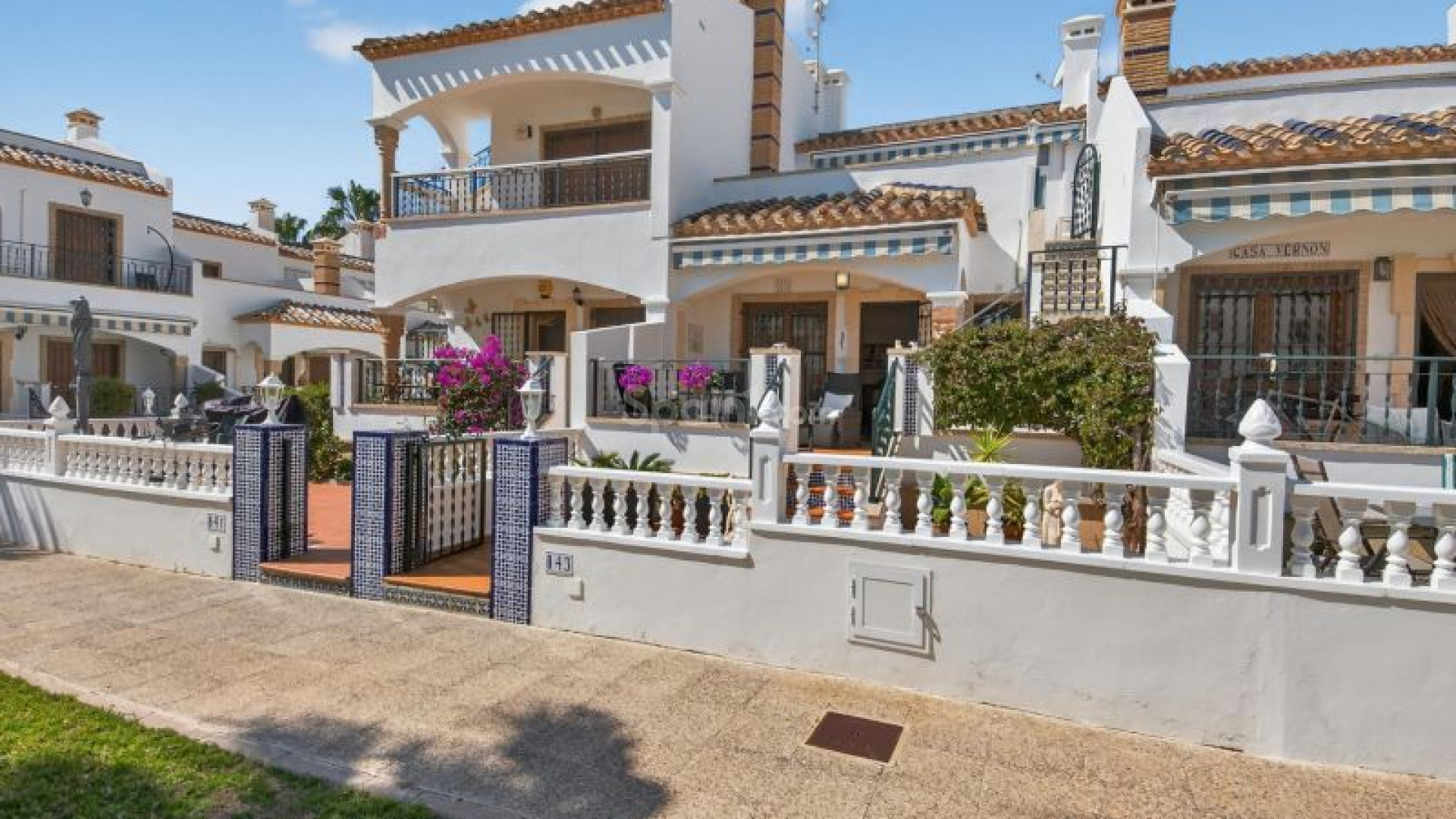 Resale - Radhus -
Orihuela Costa - Playa Flamenca