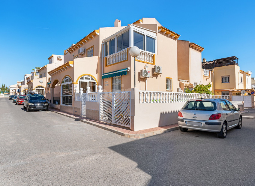 Resale - Radhus -
Orihuela Costa - Playa Flamenca