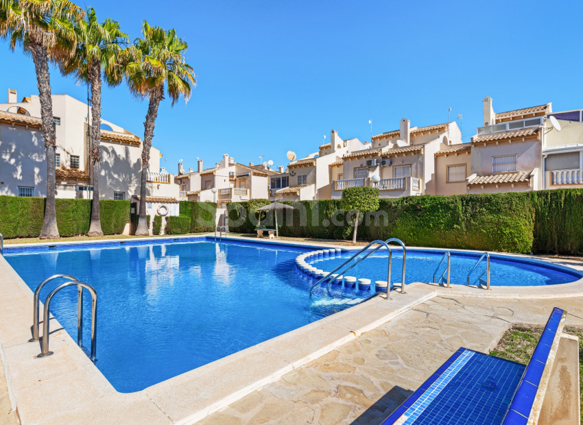 Resale - Radhus -
Orihuela Costa - Playa Flamenca