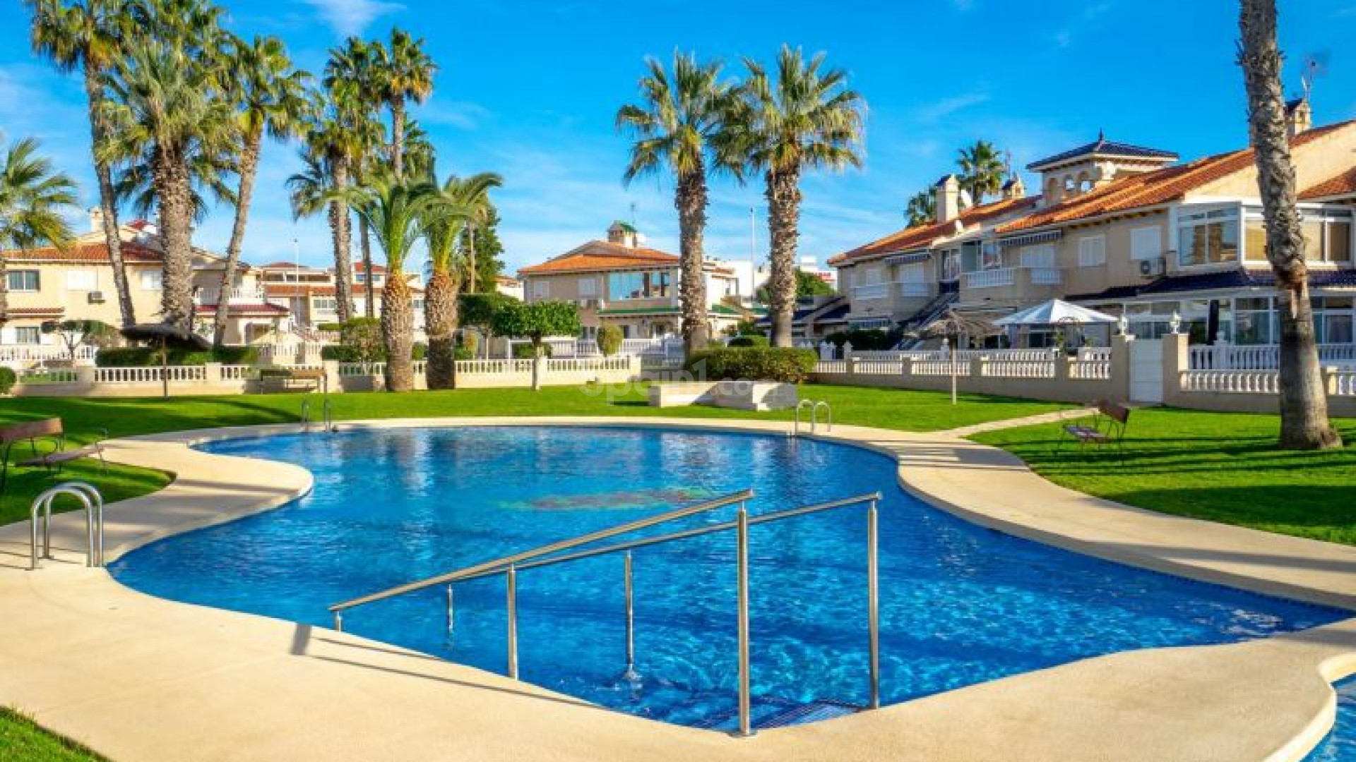 Resale - Radhus -
Orihuela Costa - Playa Flamenca