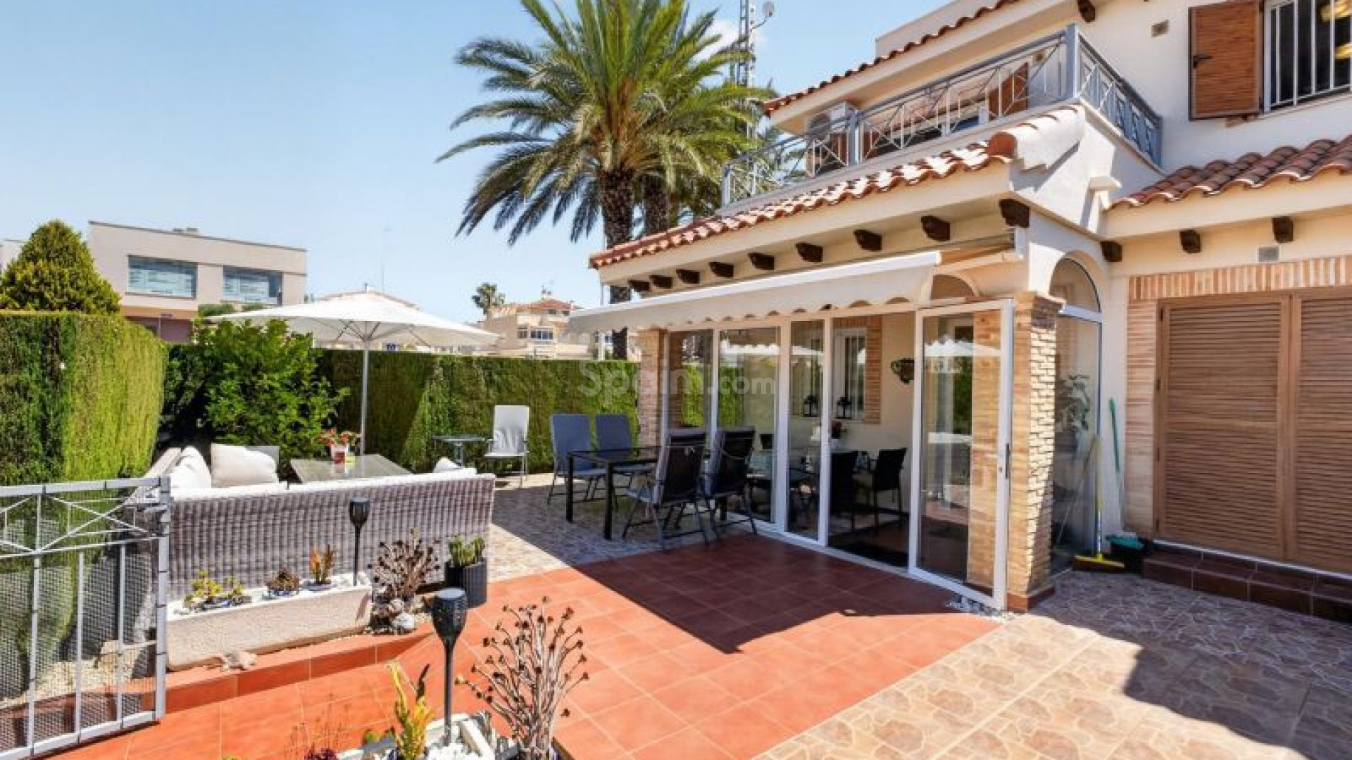 Resale - Radhus -
Orihuela Costa - Playa Flamenca