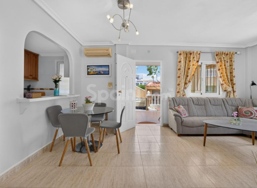 Resale - Radhus -
Orihuela Costa - Playa Flamenca