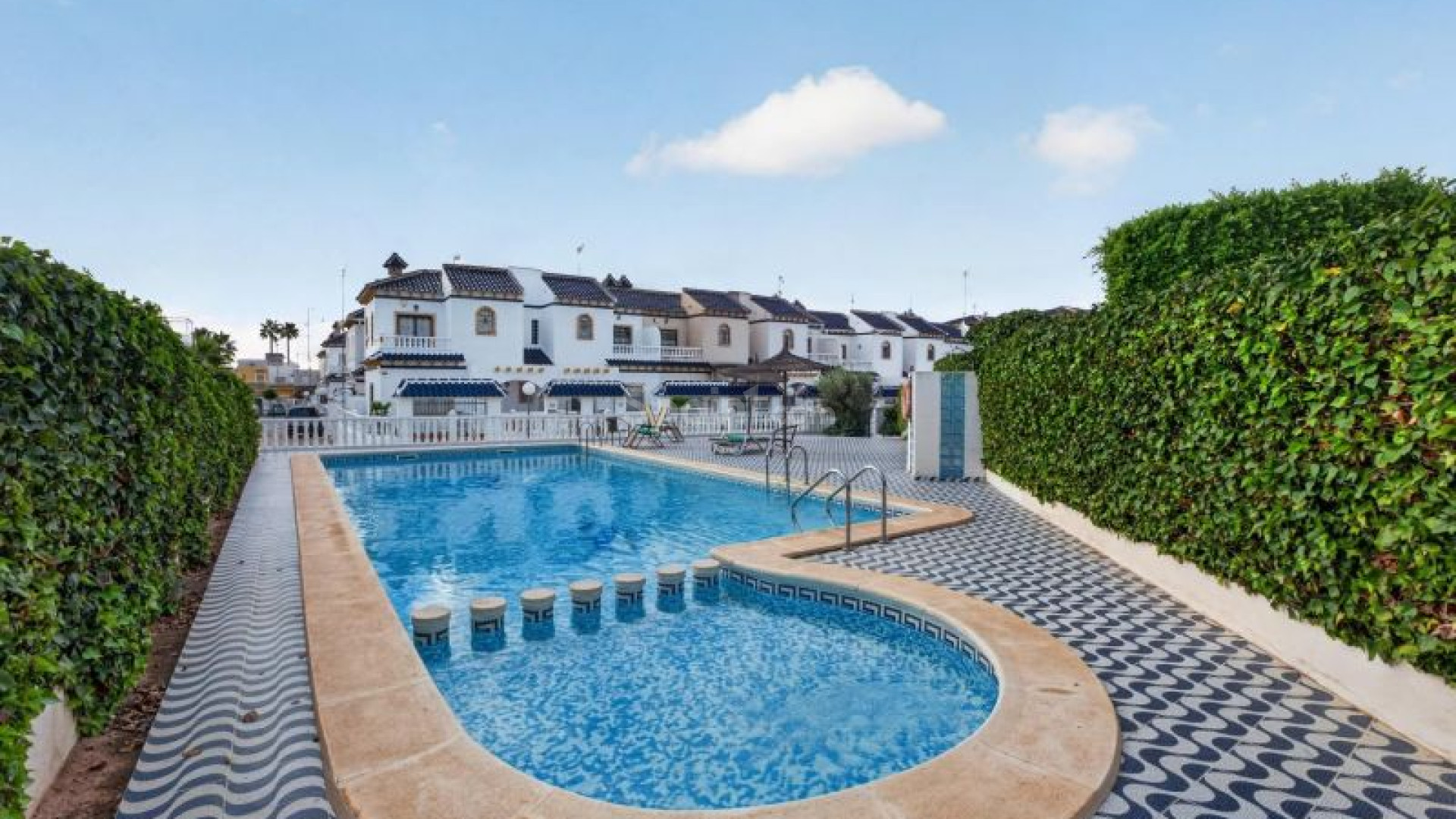 Resale - Radhus -
Orihuela Costa - Playa Flamenca