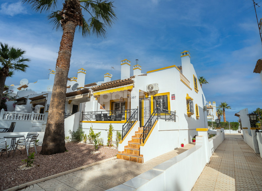 Resale - Radhus -
ORIHUELA COSTA - Villa Martin