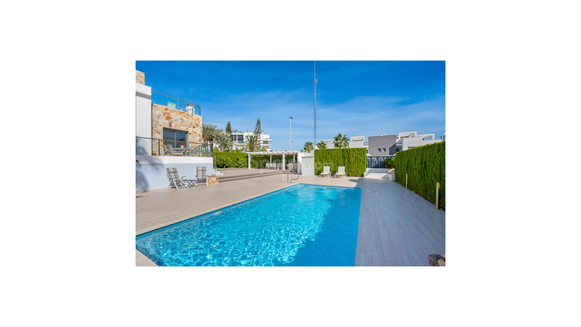 Resale - Radhus -
Punta Prima