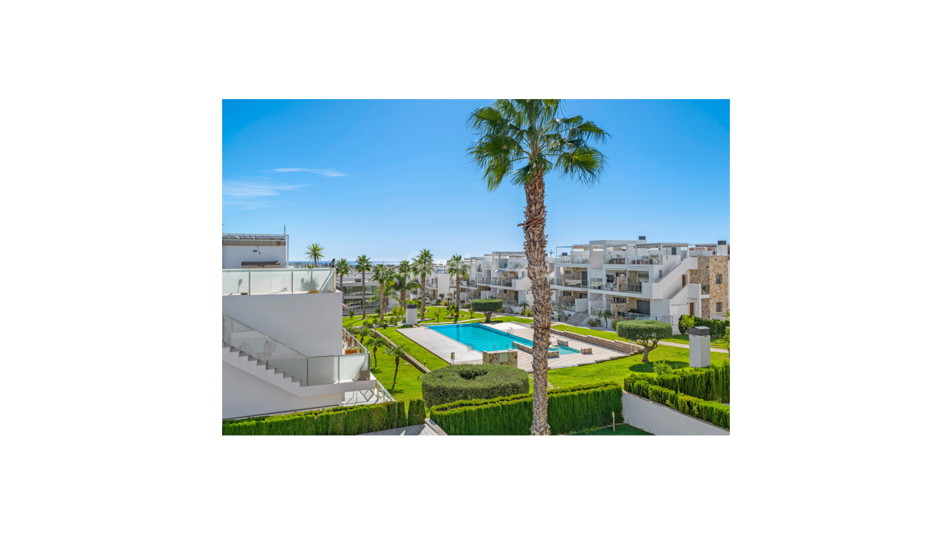 Resale - Radhus -
Punta Prima