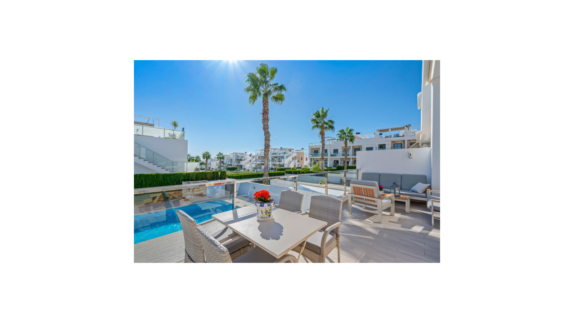 Resale - Radhus -
Punta Prima