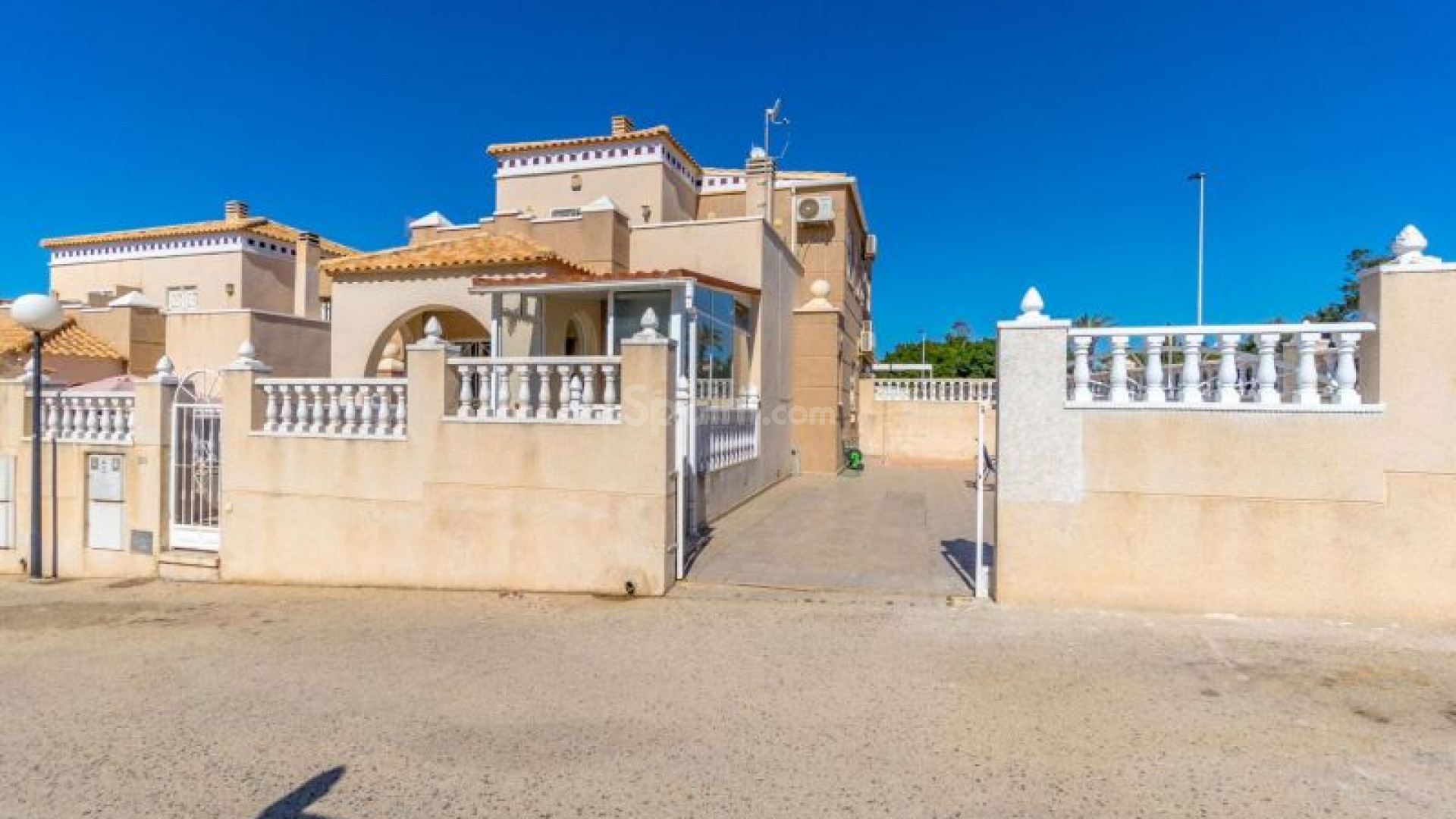Resale - Radhus -
Torrevieja