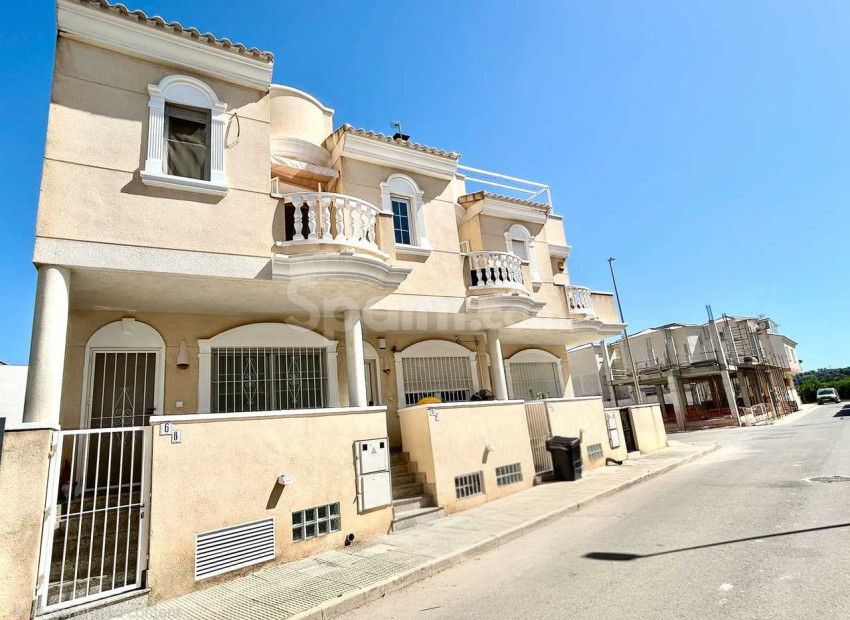 Resale - Stadthaus -
Formentera del Segura