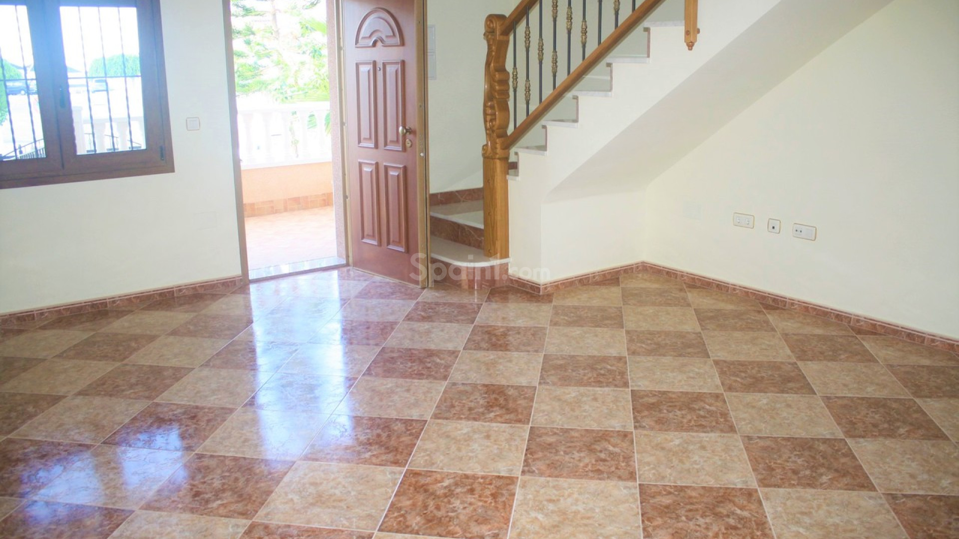 Resale - Stadthaus -
Los Altos