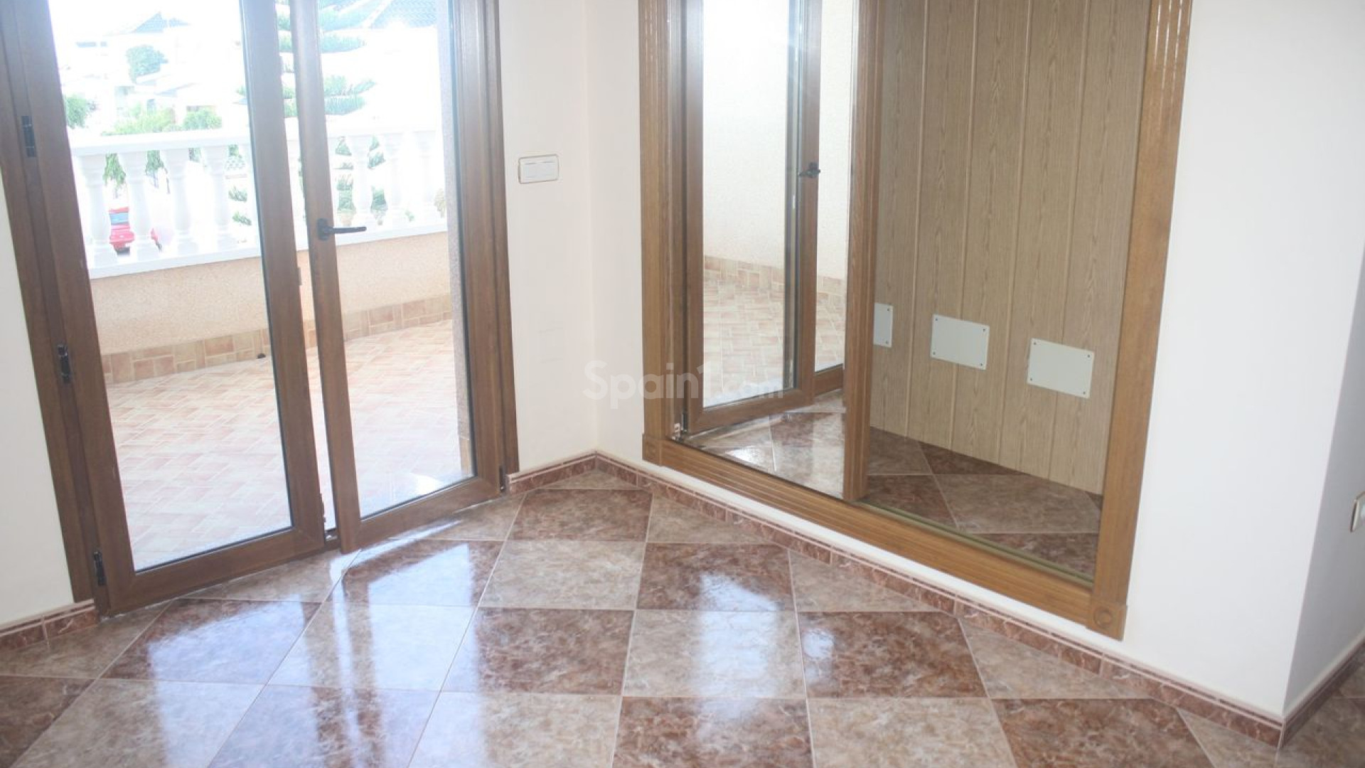 Resale - Stadthaus -
Los Altos