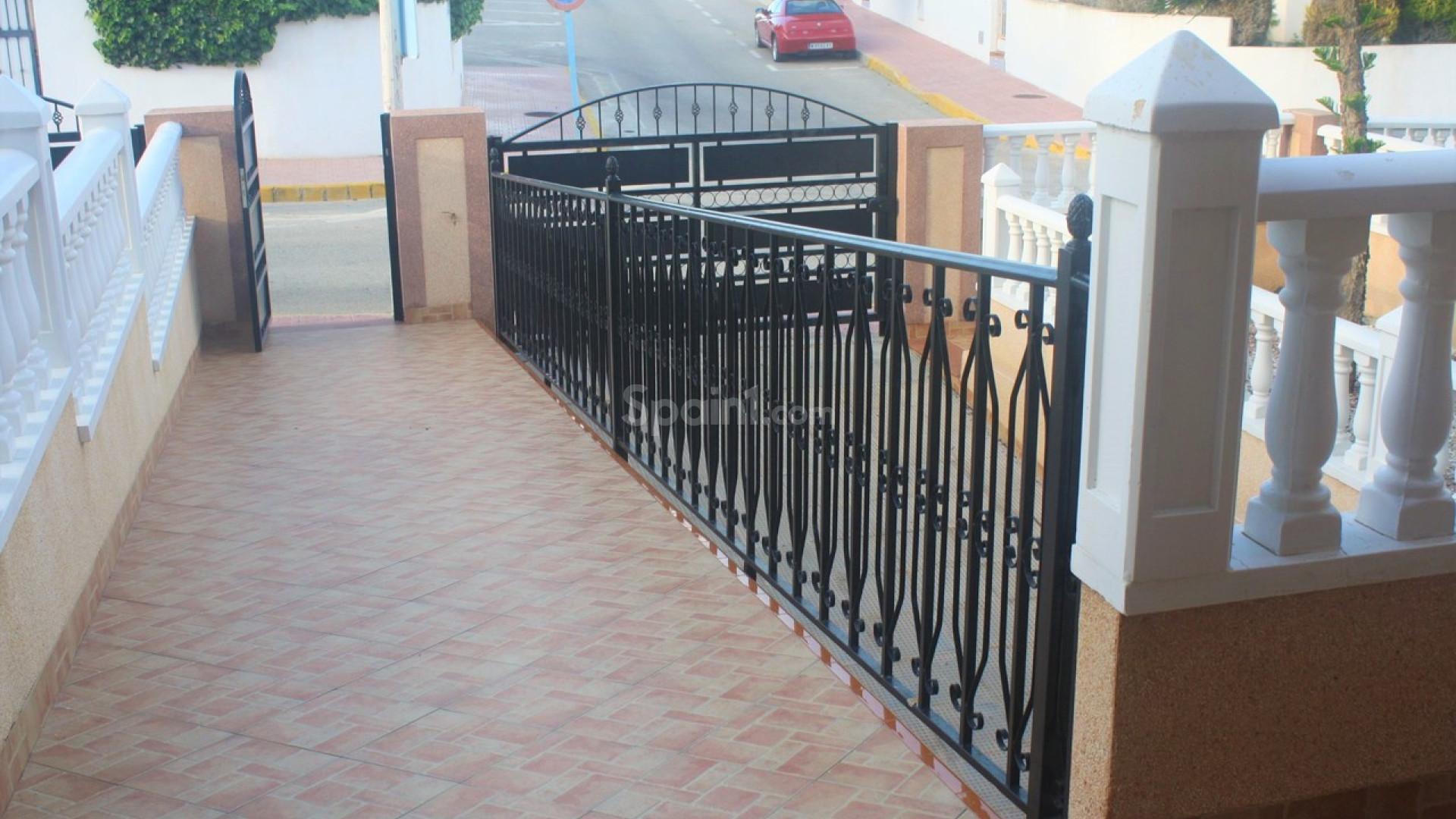 Resale - Stadthaus -
Los Altos