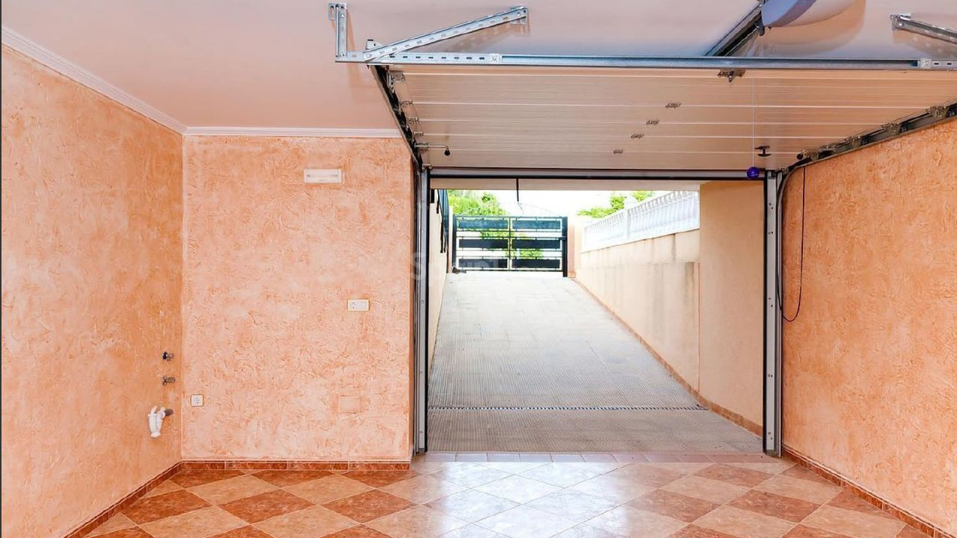 Resale - Stadthaus -
Los Altos